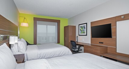 Holiday Inn Express & Suites WOODBRIDGE Room Type - 2 Queen Beds Standard