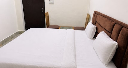 Hotel Rudra Room Type - Deluxe Room - Non AC Hotel Rudra Room Type - Deluxe Room - Non AC