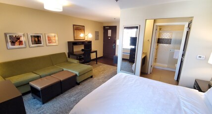 Staybridge Suites Eau Claire - Altoona, an IHG hotel Room Type - 1 Queen Studio Suite Communications Accessible