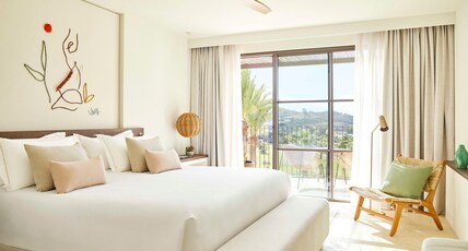 La Zambra Hotel Room Type - KING BED DELUXE ROOM WITH GOLF VIEW
