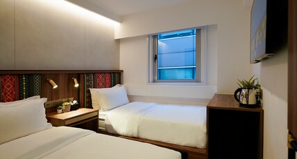 ST Signature Bugis Middle Room Type - Cabin M, Twin, Window, Private Bathroom ST Signature Bugis Middle Room Type - Cabin M, Twin, Window, Private Bathroom