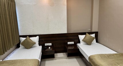 hotel yogiraj Room Type - Executive Twin Room