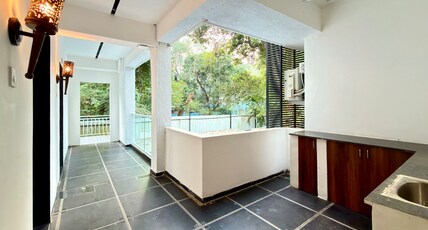 Vibes Inn Baga Room Type - Deluxe Quad Room