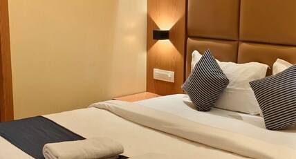 HOTEL COMFORT CASTLE Room Type - Deluxe Room Queen Bed