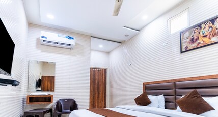 Jasneet Home Stay(300M From Golden Temple) Room Type - Deluxe AC Room