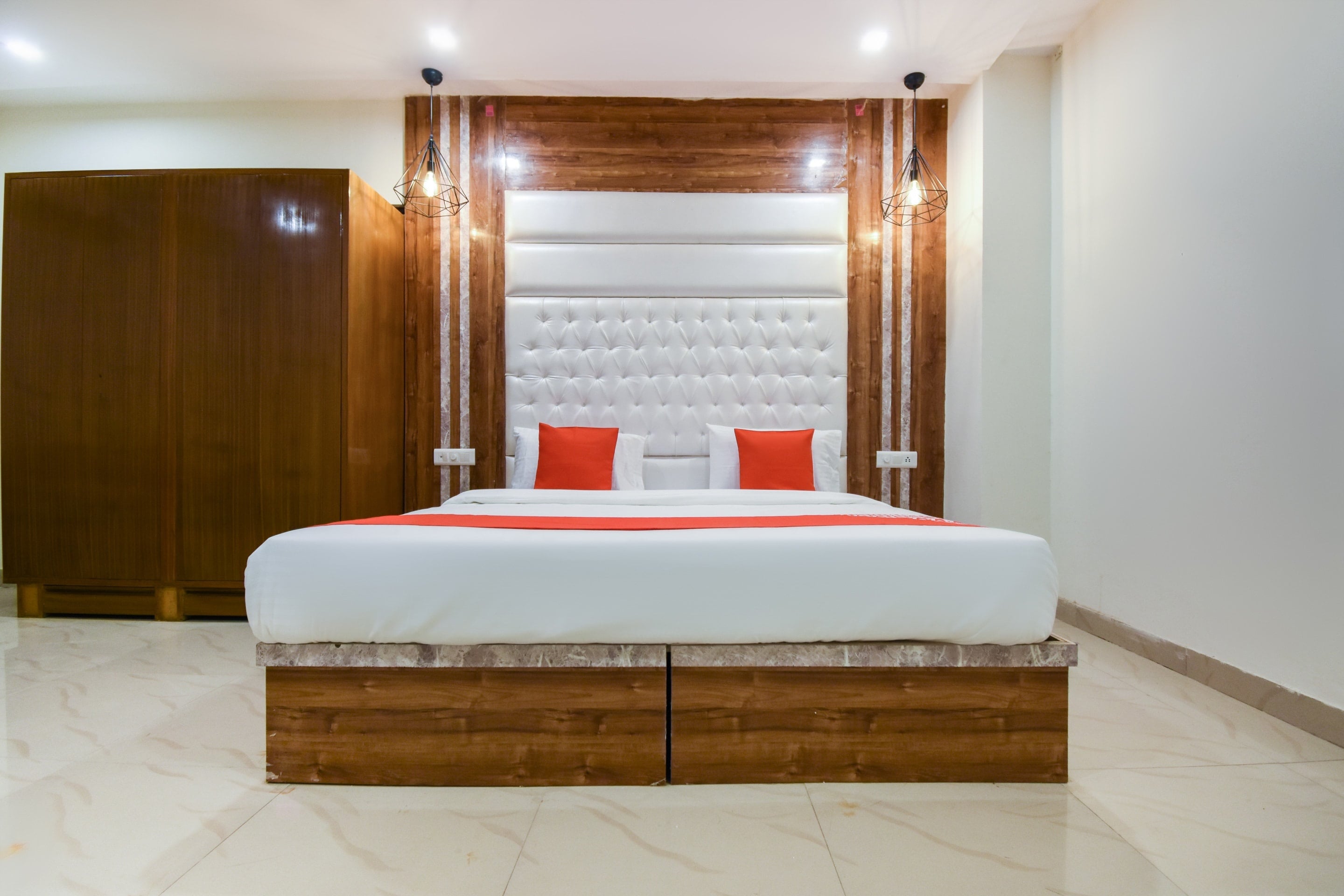 Hotel o Shivaay Phase 1 Mohali Bus Terminal - Tap to explore photos