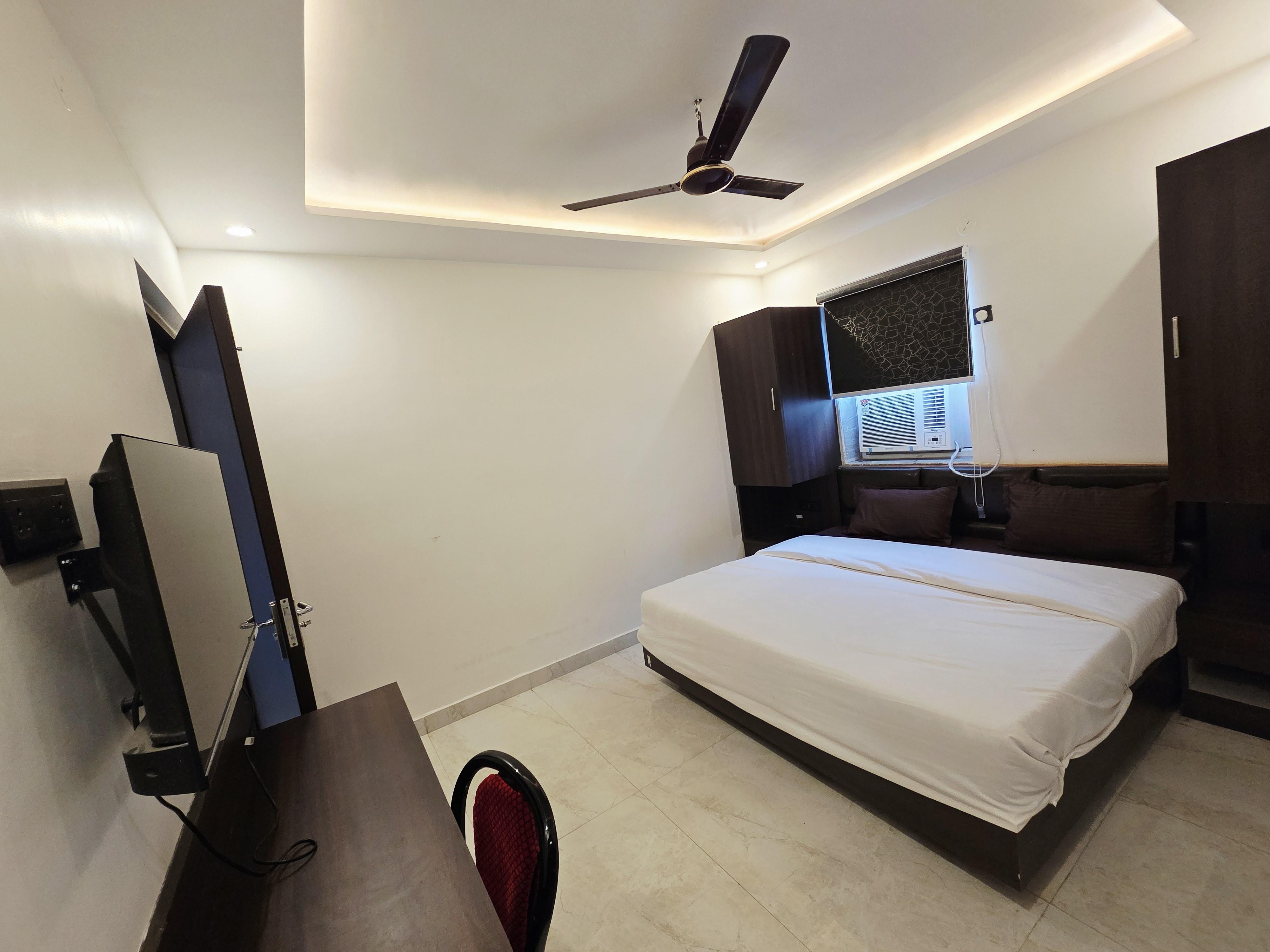 Hotel Shiv Gangey - Tap to explore photos