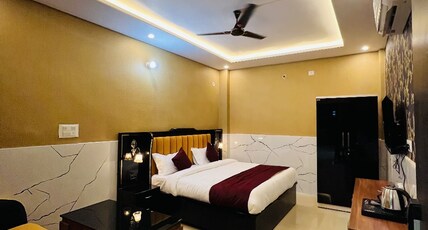 Royal Ayodhya Guest House Room Type - Bedroom 111