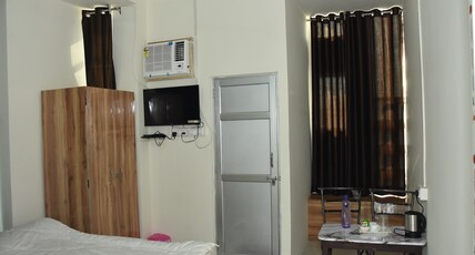 HOTEL CLASSIC Room Type - DELUXE AND SEMI DELUXE ROOM