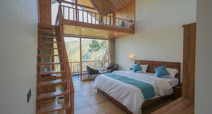 The Trishul Vista : Mukteshwar Room Type - Pinewood Attic Suite