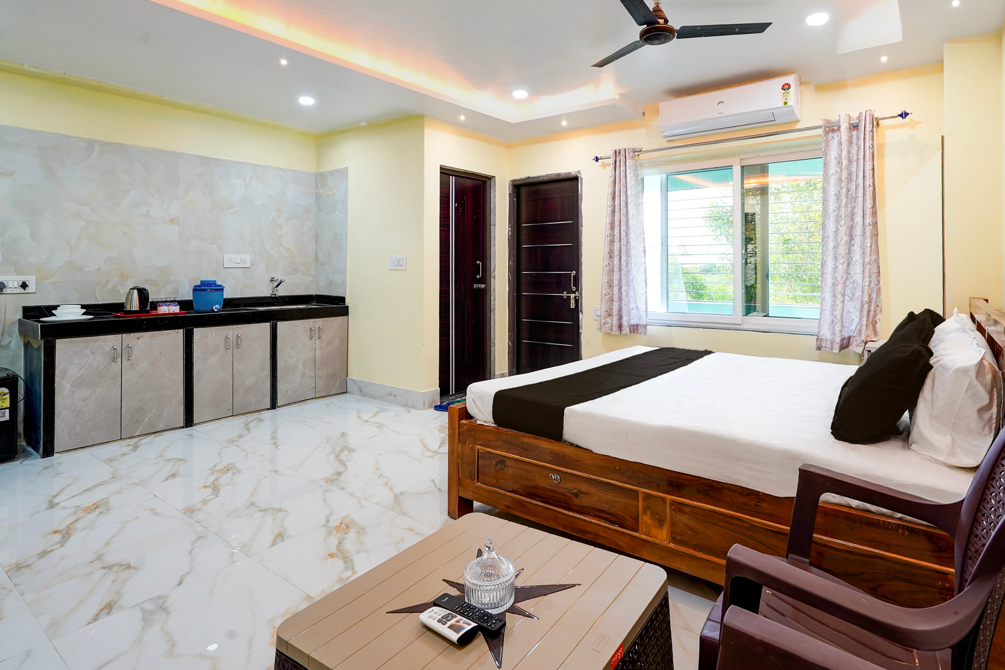 Hotel O Mo Homestay - Tap to explore photos