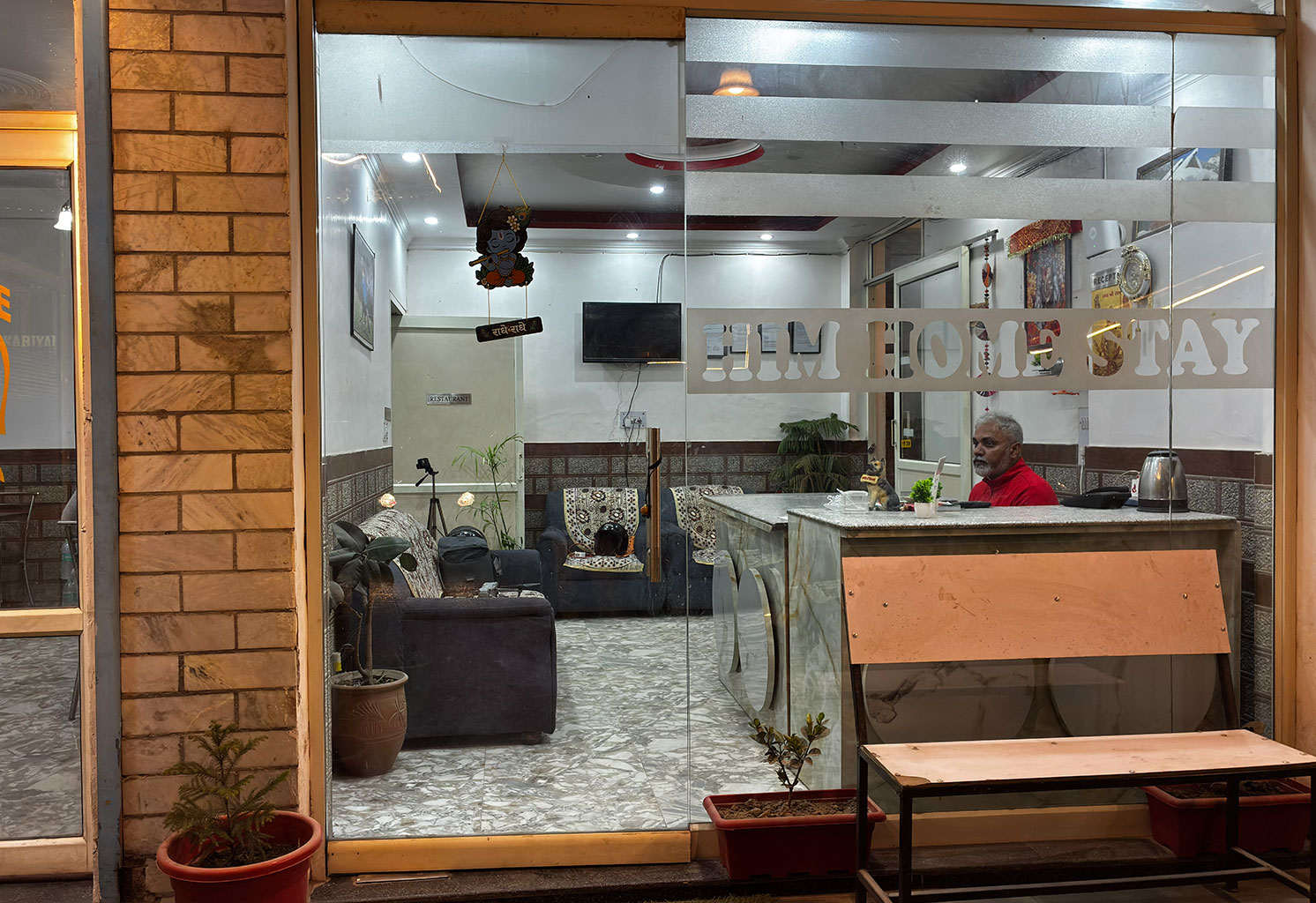 Him Homestay Manali - Tap to explore photos