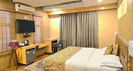 Hotel Hyde Park Inn (River Walk) Room Type - Deluxe Room - AC (Hot and Cold)