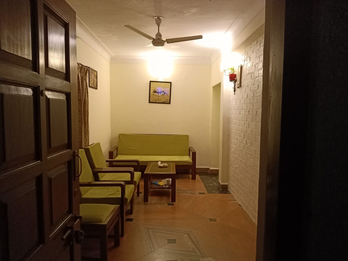 Classy AC Homestay with Goan Cook,Kitchen,Cycle - Tap to explore photos