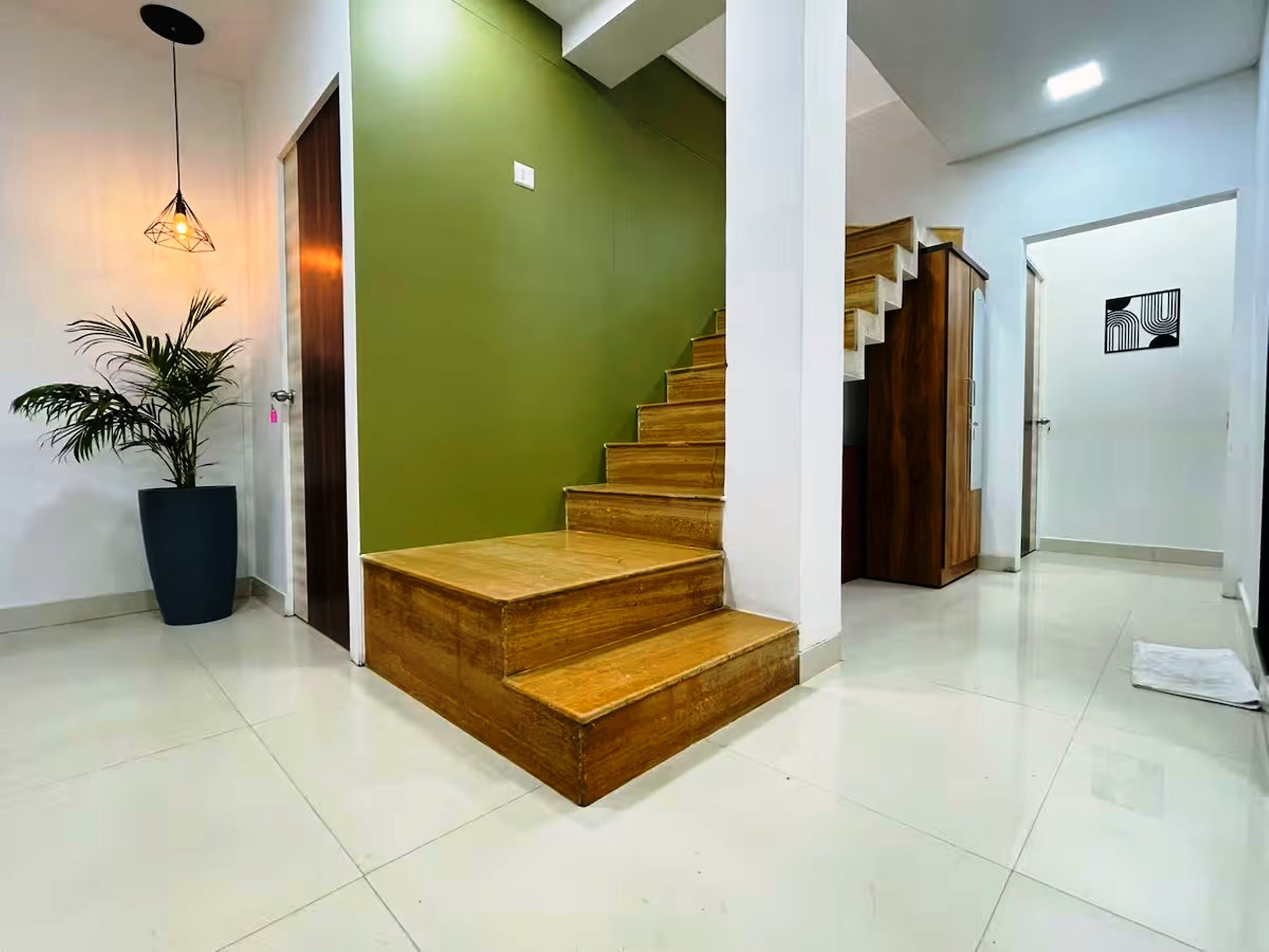 StayLuxe-Chic AirBnB near Mumbai Airport - Tap to explore photos