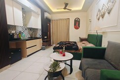 The Forest Stays-Luxury City Loft With Balcony Bliss