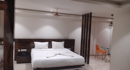S R S Tourist Home Room Type - Deluxe AC Room
