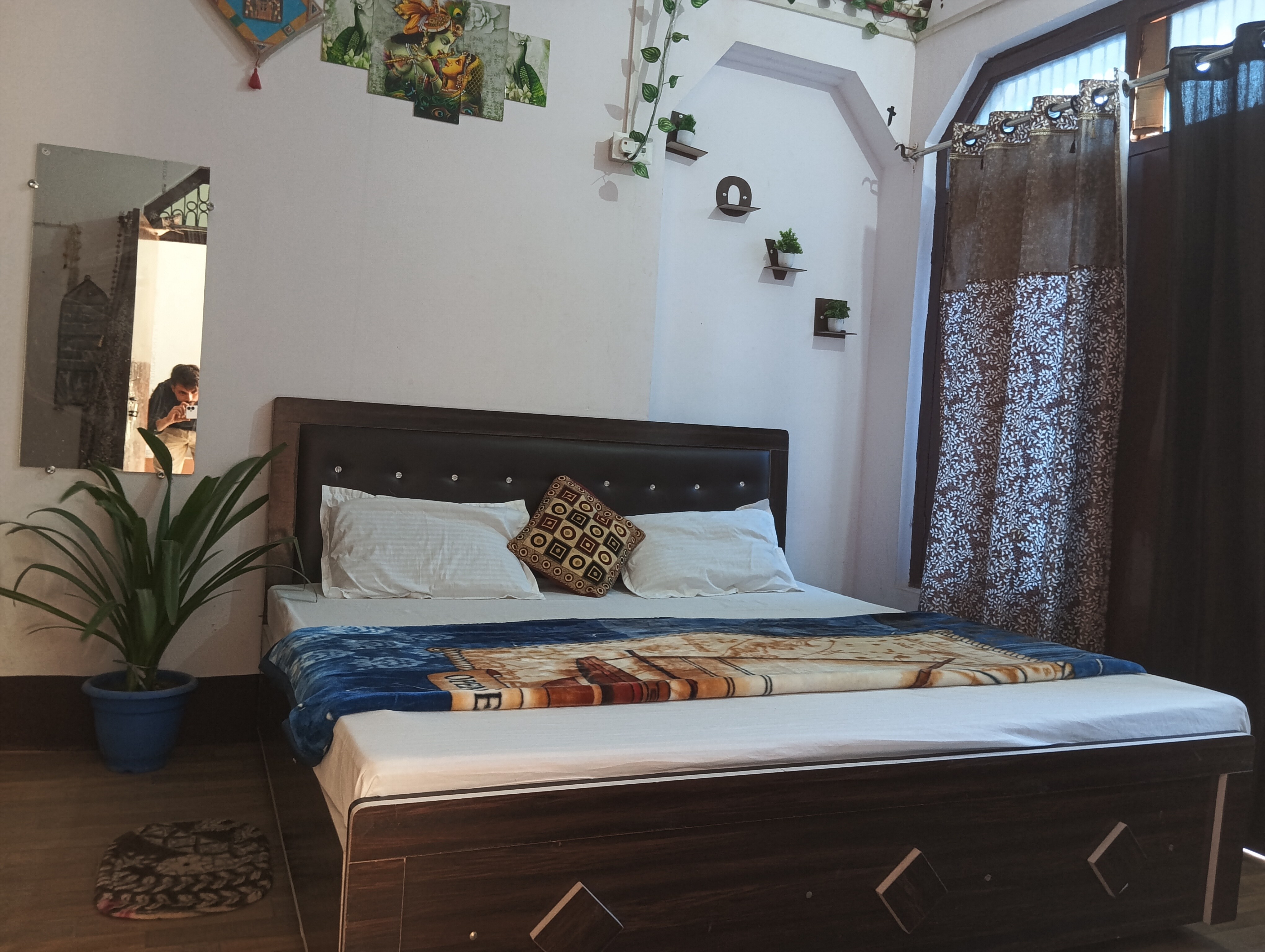 Surya home stay - Tap to explore photos
