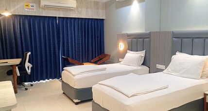 Hotel Lee Garden (5 min walk from Blue Flag beach) Room Type - Supr Deluxe Twin Bed