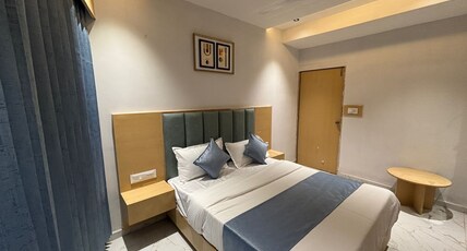 Hotel Pristine Room Type - Deluxe Room with City View