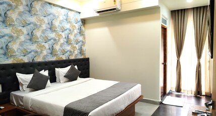 Hotel Empire Room Type - Deluxe Room