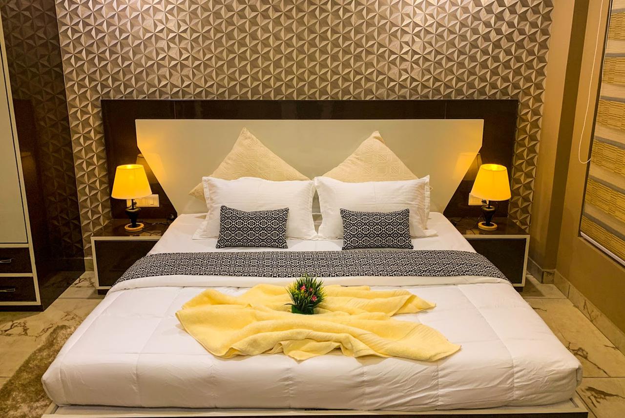 Uptown Boutique Home 1: Luxuriously Homely 2 BHK - Tap to explore photos