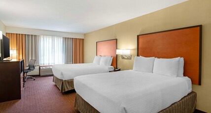 Best Western Plus Cascade Inn & Suites Room Type - Suite-2 Queen Beds, Non-Smoking, Sofabed For One Person, Microwave And Refrigerator, Wi-Fi, Full Bre