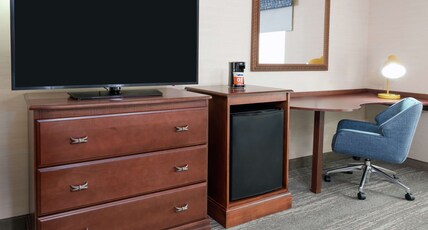 Hampton Inn by Hilton Springfield South Enfield Room Type - 2QN MOB HEARING ACC TUB NS