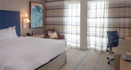 Hilton Austin Airport Room Type - 1KNG MOB HEARING ACC W TUB