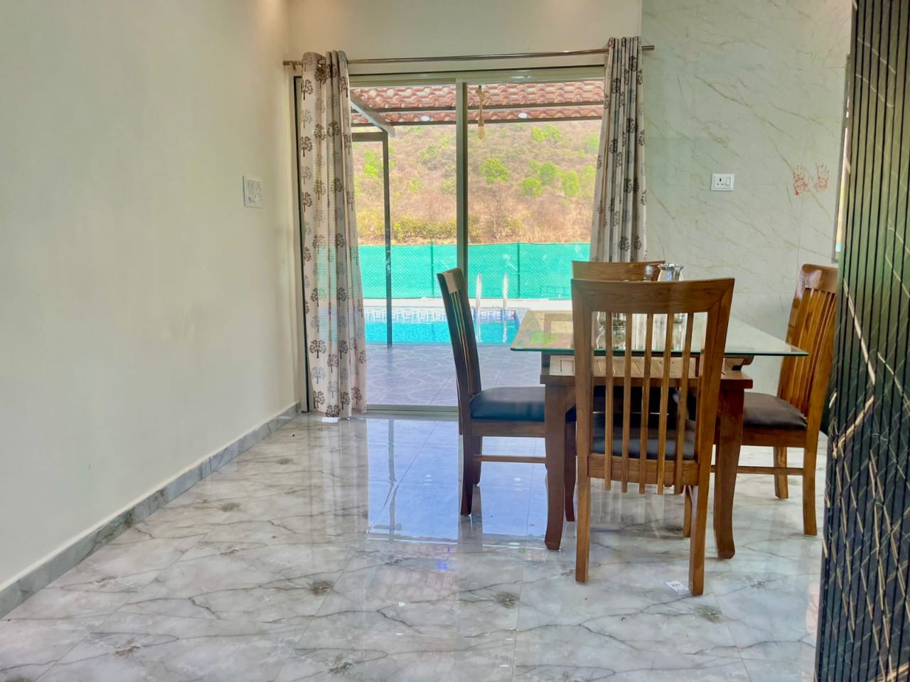 Rainforest villa - Tap to explore photos