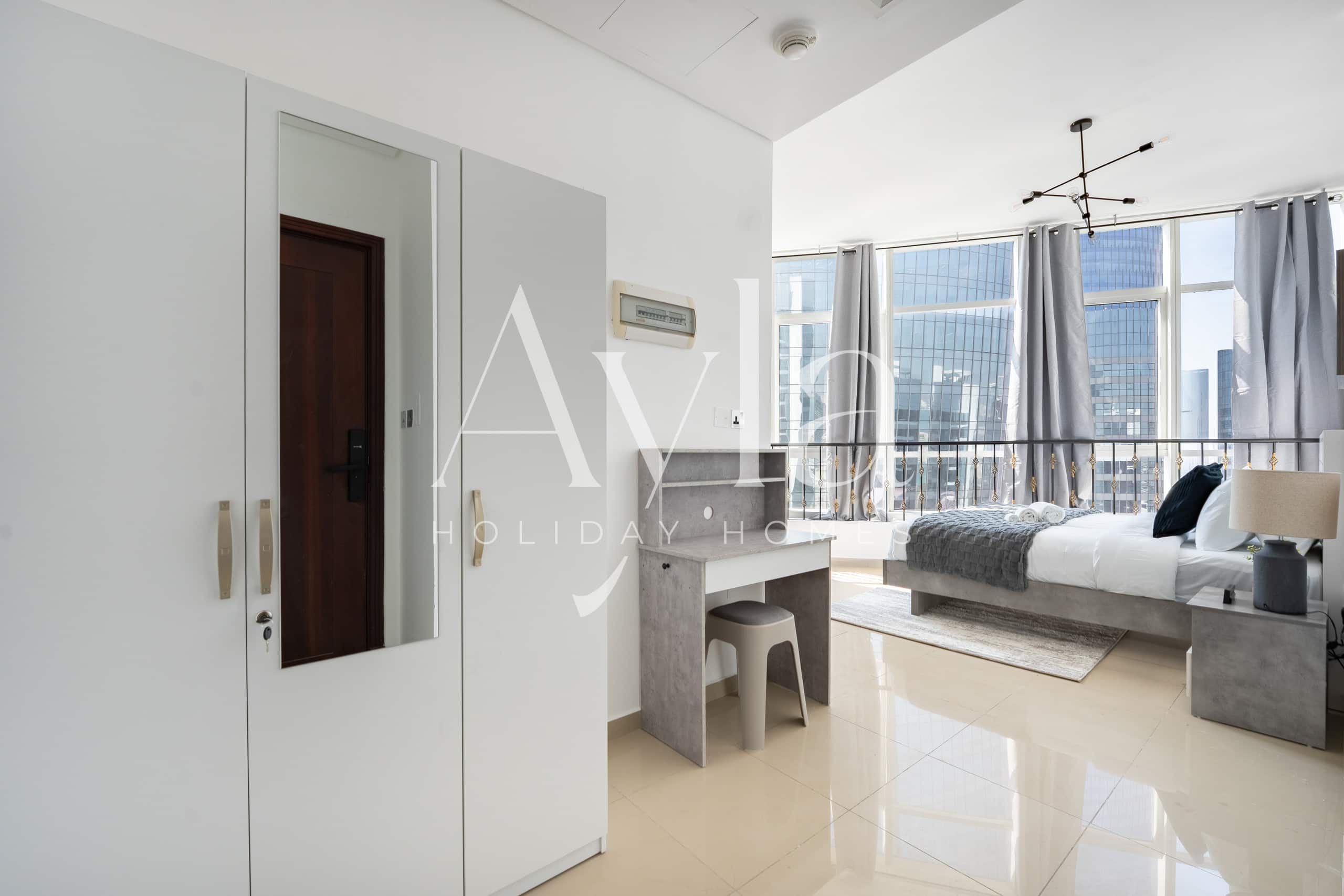 Bright Modern Studio Near Reem Mall Corniche - Tap to explore photos