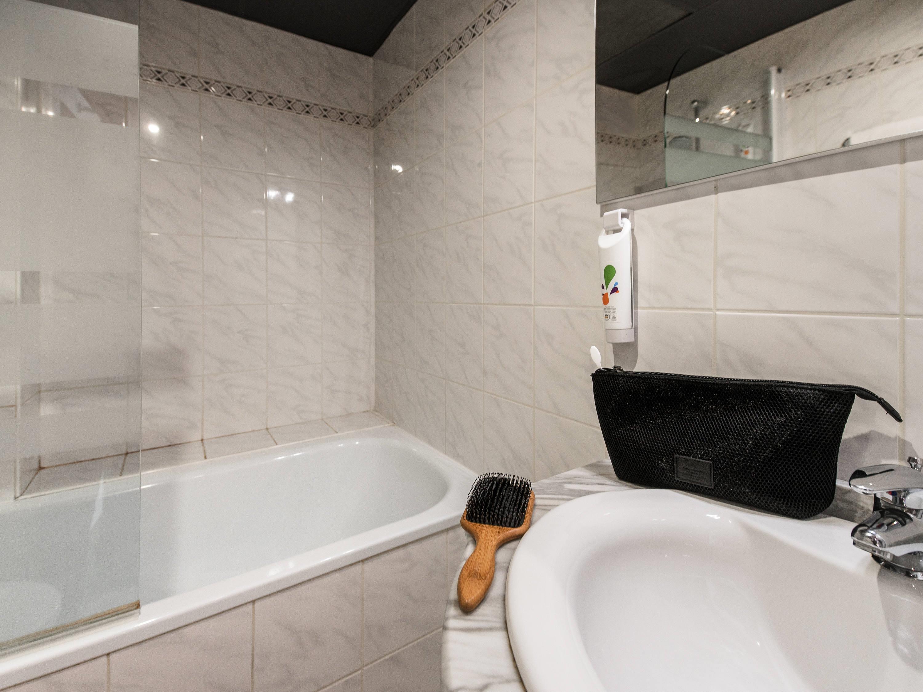 ibis Styles Moulins Centre - Tap to explore photos