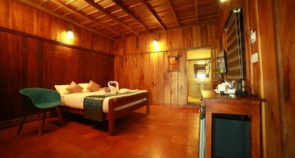 Land's End Resort Room Type - Arayum Purayum AC