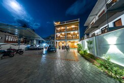 Woosah Hostel Leh | Terrace Cafe & Wifi