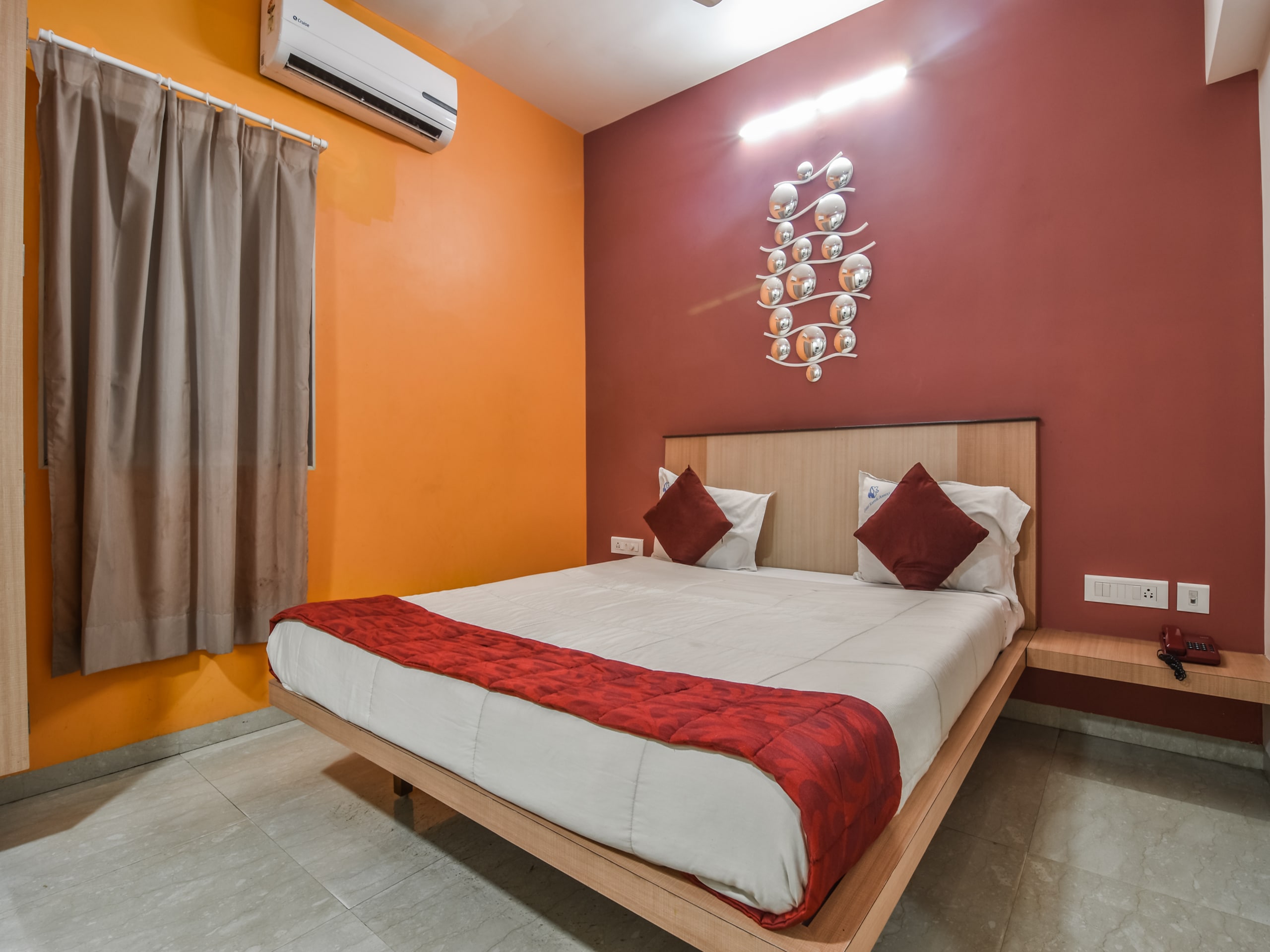 Hotel Keerthi Annexe - Tap to explore photos