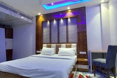 The Crown Plaza Hotel And Train Restaurant