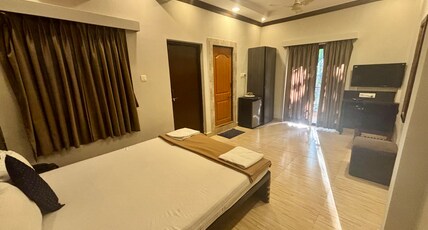 Sejal holiday Housee Room Type - deluxe with balcony