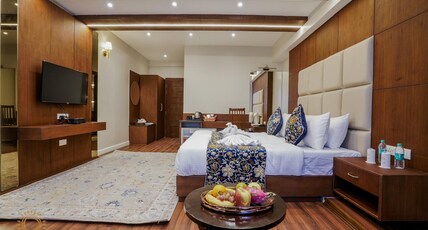 Hotel The Shamas Residency "10 minutes walk to Dal Lake" Room Type - Luxury Room - Mountain View Hotel The Shamas Residency "10 minutes walk to Dal Lake" Room Type - Luxury Room - Mountain View