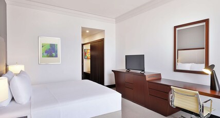 DoubleTree by Hilton Doha - Al Sadd Room Type - KING JUNIOR SUITE