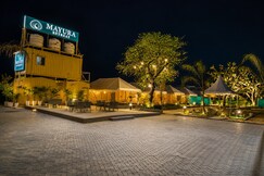 Mayura Retreat.