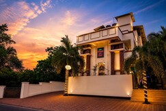 Meraden La Oasis, Anjuna