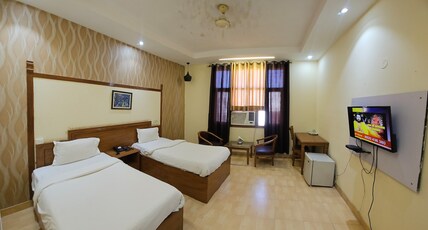 Hotel Clarks International Room Type - Super Deluxe Room
