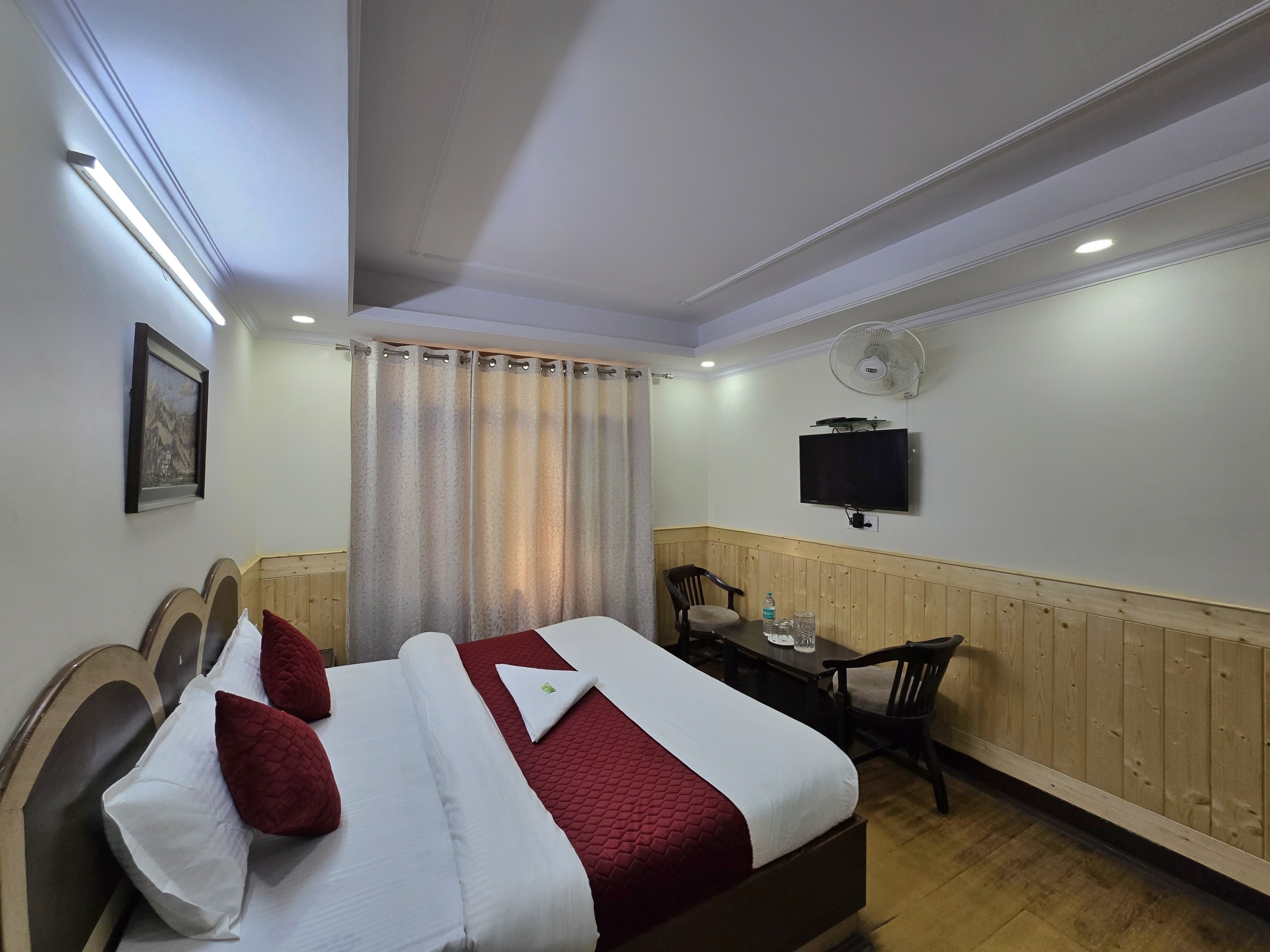 Newlands B&B (500 meters from Mall Road) - Tap to explore photos