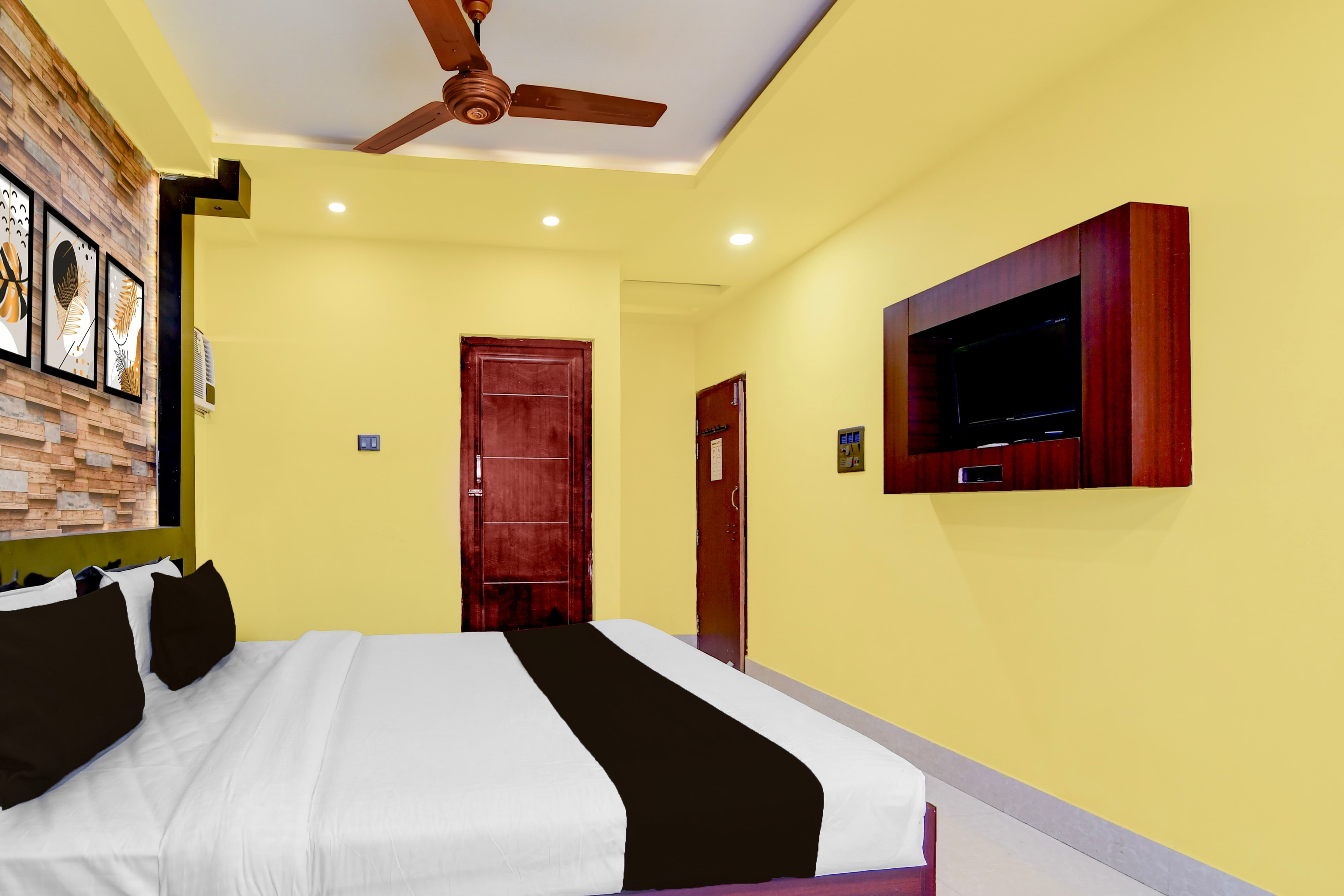 Super Hotel O Chittaranjan Railway Station Formerly Khalsa Lodge - Tap to explore photos