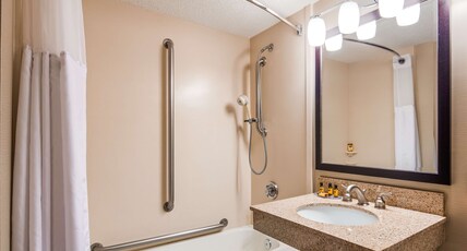Best Western Plus St. Paul North/Shoreview Room Type - Accessible - 1 King, Mobility Accessible, Bathtub, Microwave And Refrigerator, Non-Smoking, Full Bre Best Western Plus St. Paul North/Shoreview Room Type - Accessible - 1 King, Mobility Accessible, Bathtub, Microwave And Refrigerator, Non-Smoking, Full Bre