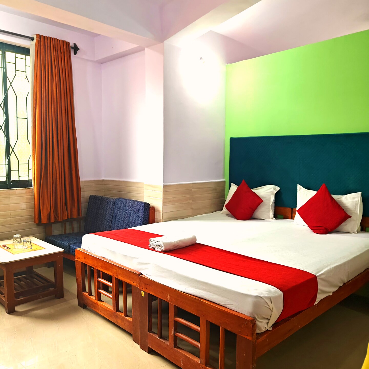 Maha Maya apartment Near the beach - Tap to explore photos