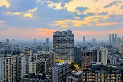 Rooms of It s Sky High 33rd Floor Blue Suite City Views