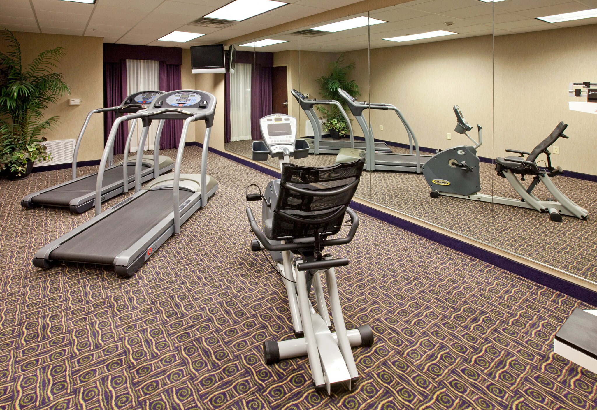 Holiday Inn Express & Suites Ada - Tap to explore photos