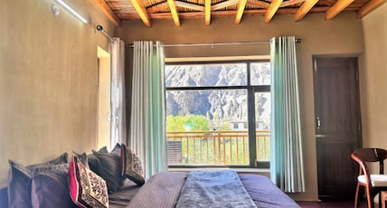 Lhunpo House Room Type - Super Deluxe With Balcony