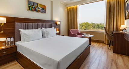 Clarks Inn Suites, Agra Room Type - Deluxe Room with King Bed